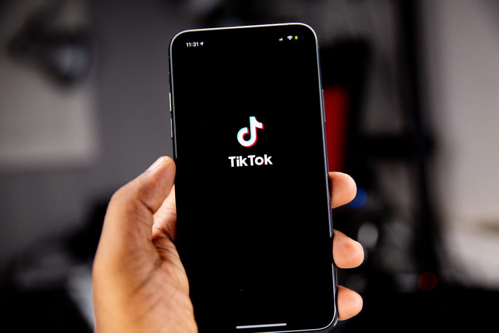 Tiktok para empresas: Como alcançar mais pessoas com a plataforma